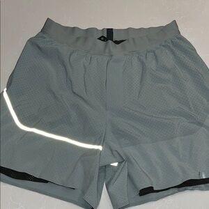 Men's Lululemon lined workout shorts